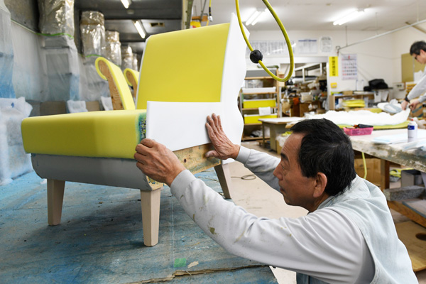 日本最大の椅子再生工場のBtoC事業戦略マネージャー募集
